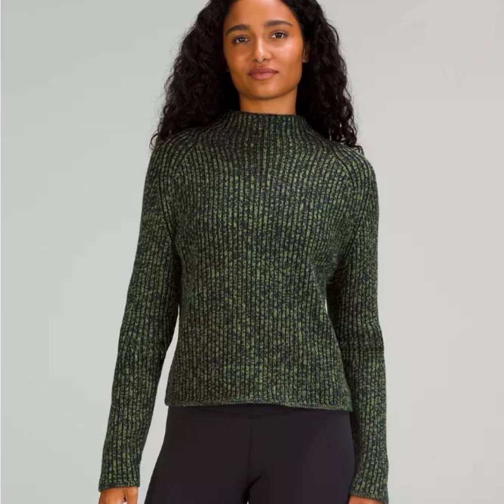 Lululemon Black and Green Knit Sweater